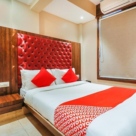 Oyo 70475 Hotel Sea Breeze 뭄바이 외부 사진