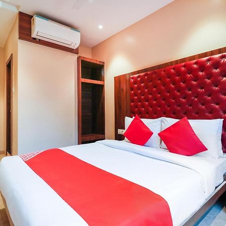Oyo 70475 Hotel Sea Breeze 뭄바이 외부 사진