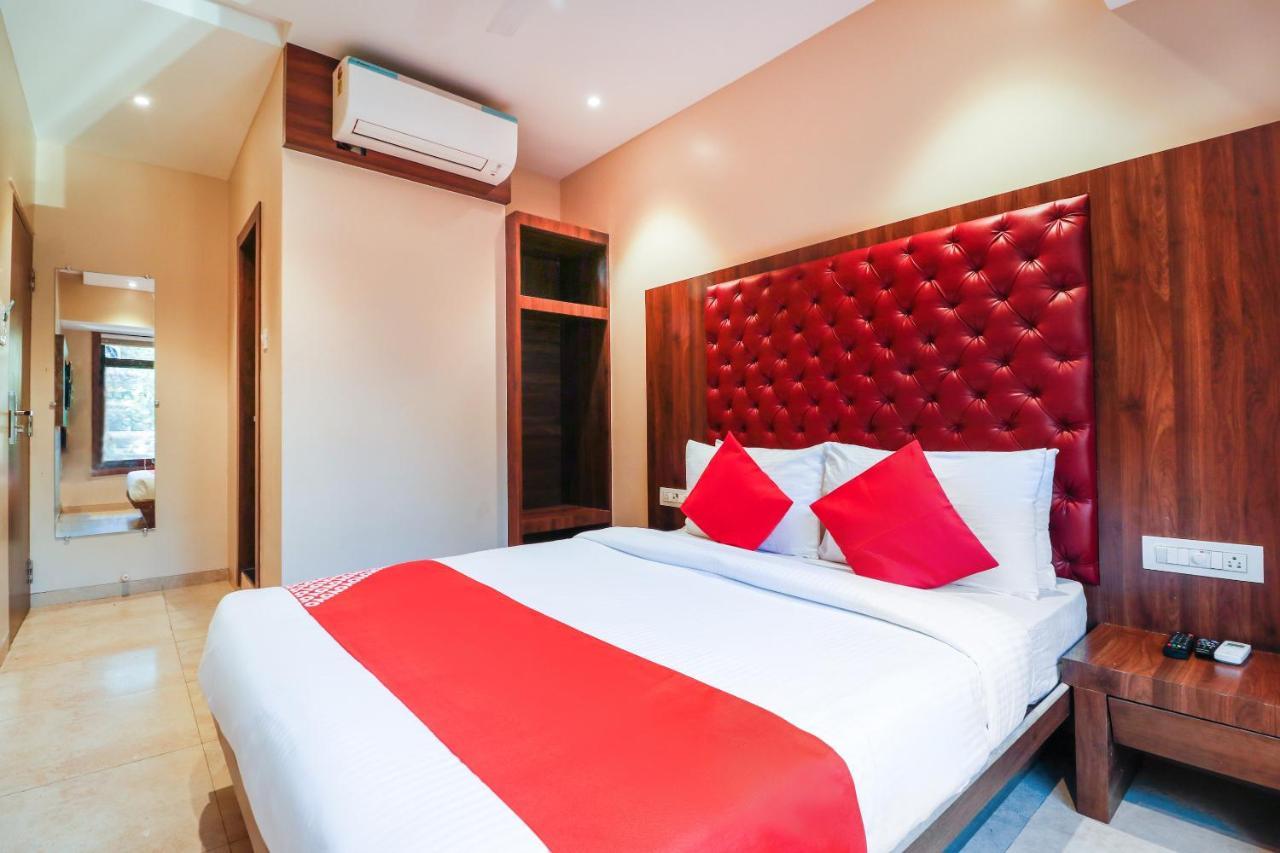 Oyo 70475 Hotel Sea Breeze 뭄바이 외부 사진