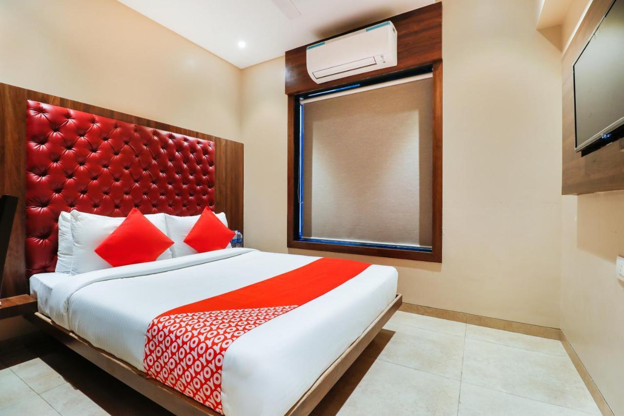 Oyo 70475 Hotel Sea Breeze 뭄바이 외부 사진