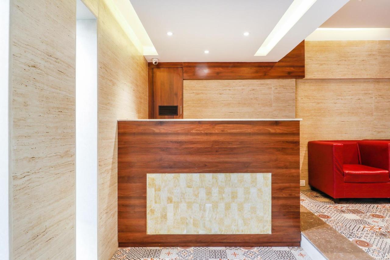 Oyo 70475 Hotel Sea Breeze 뭄바이 외부 사진