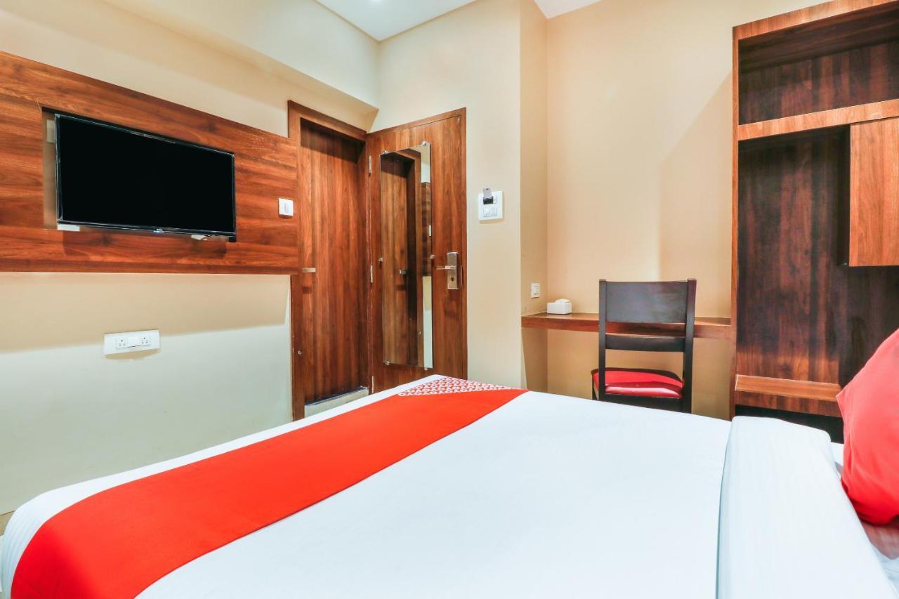 Oyo 70475 Hotel Sea Breeze 뭄바이 외부 사진