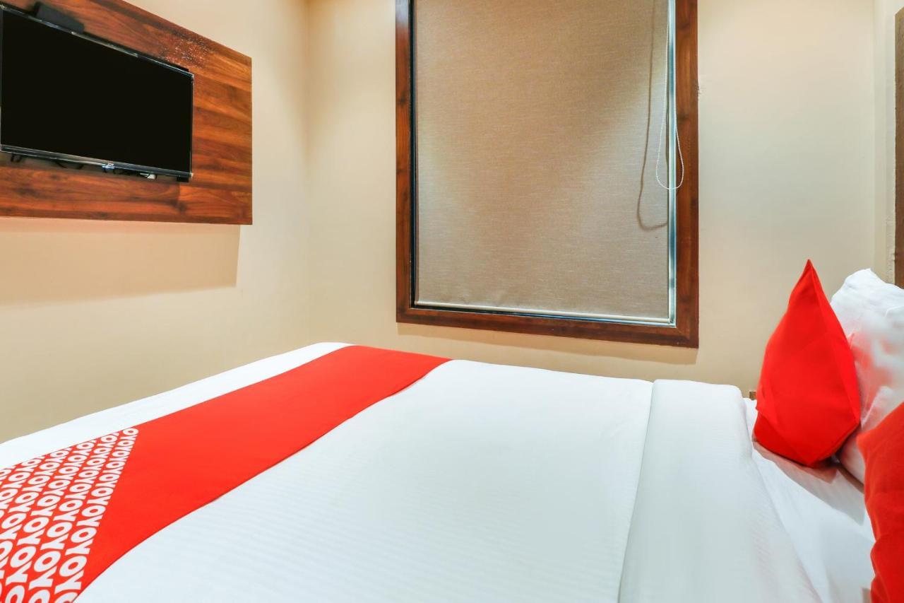 Oyo 70475 Hotel Sea Breeze 뭄바이 외부 사진