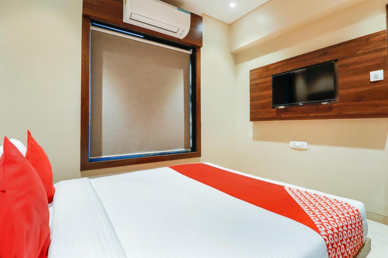 Oyo 70475 Hotel Sea Breeze 뭄바이 외부 사진